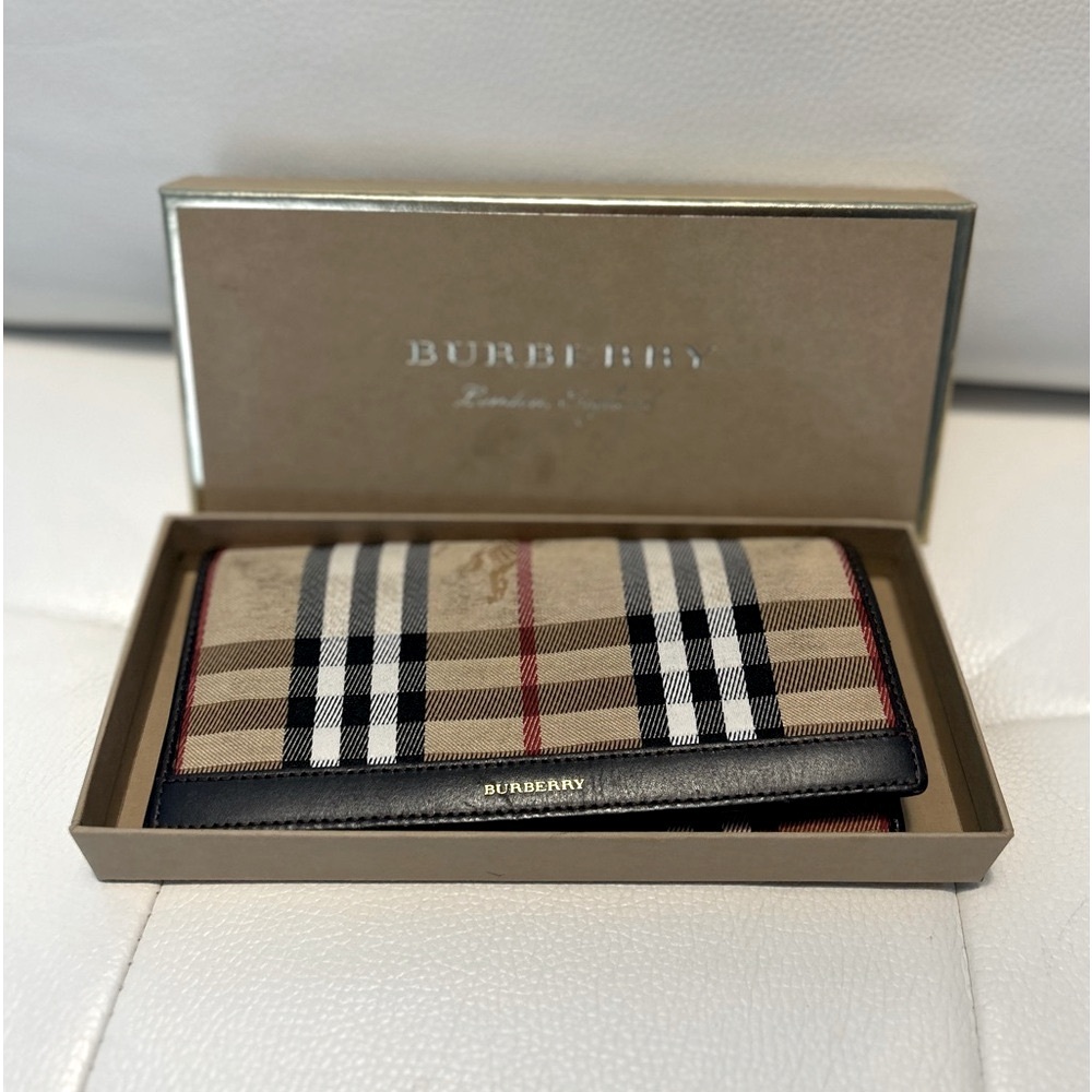 BURBERRY Authentic!!